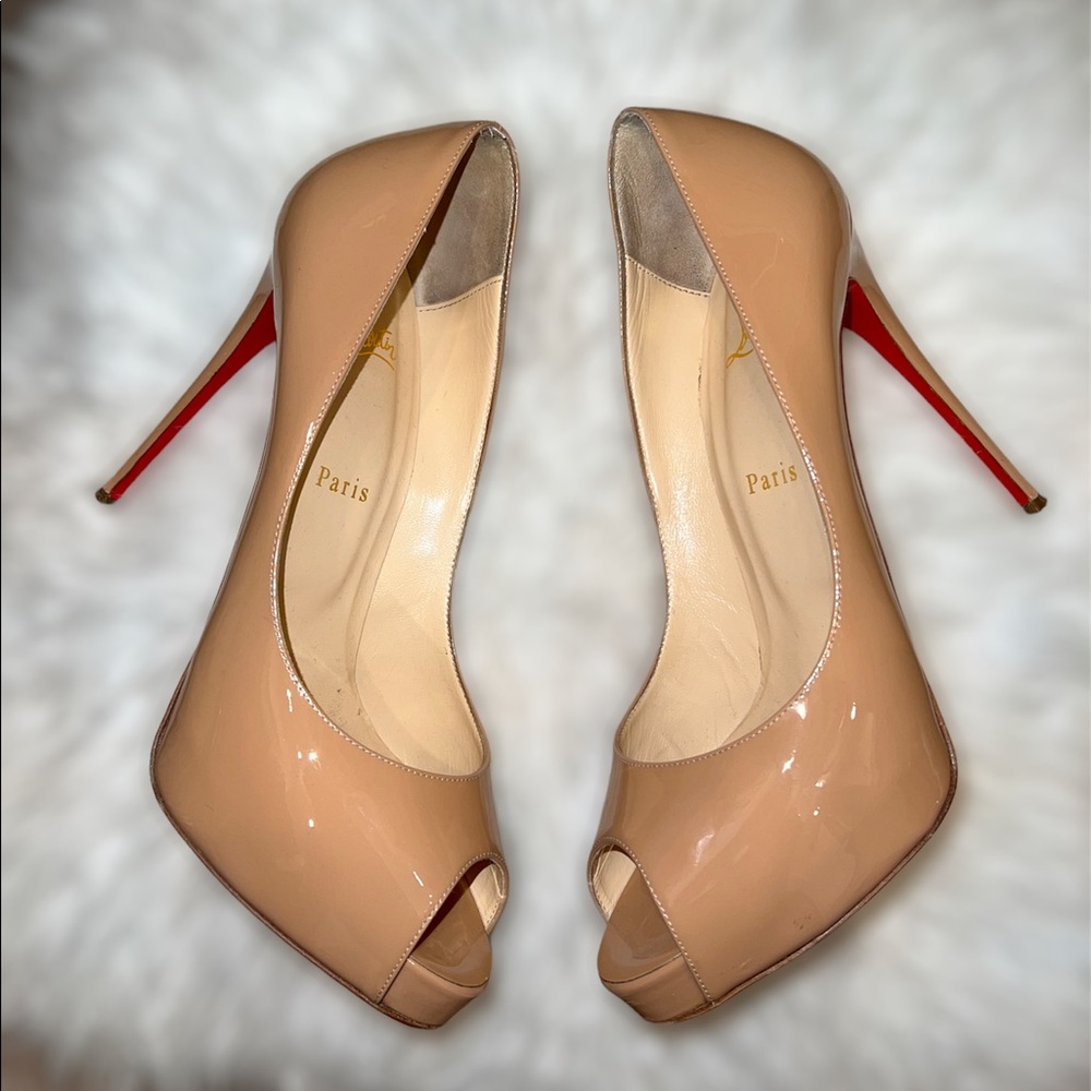 Beige Patent Leather Very Prive Size 39 1/2 Pumps